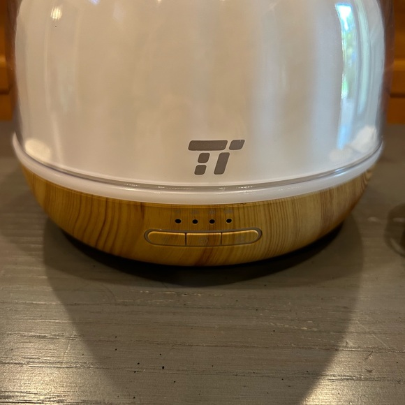 TaoTronics Essential Oil Aroma Diffuser with Remote - Picture 3 of 16